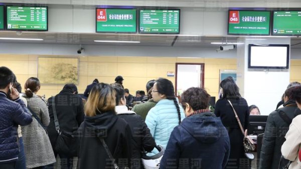 龙坤投资 落实“高效办成一件事” 开启便民利企新篇章